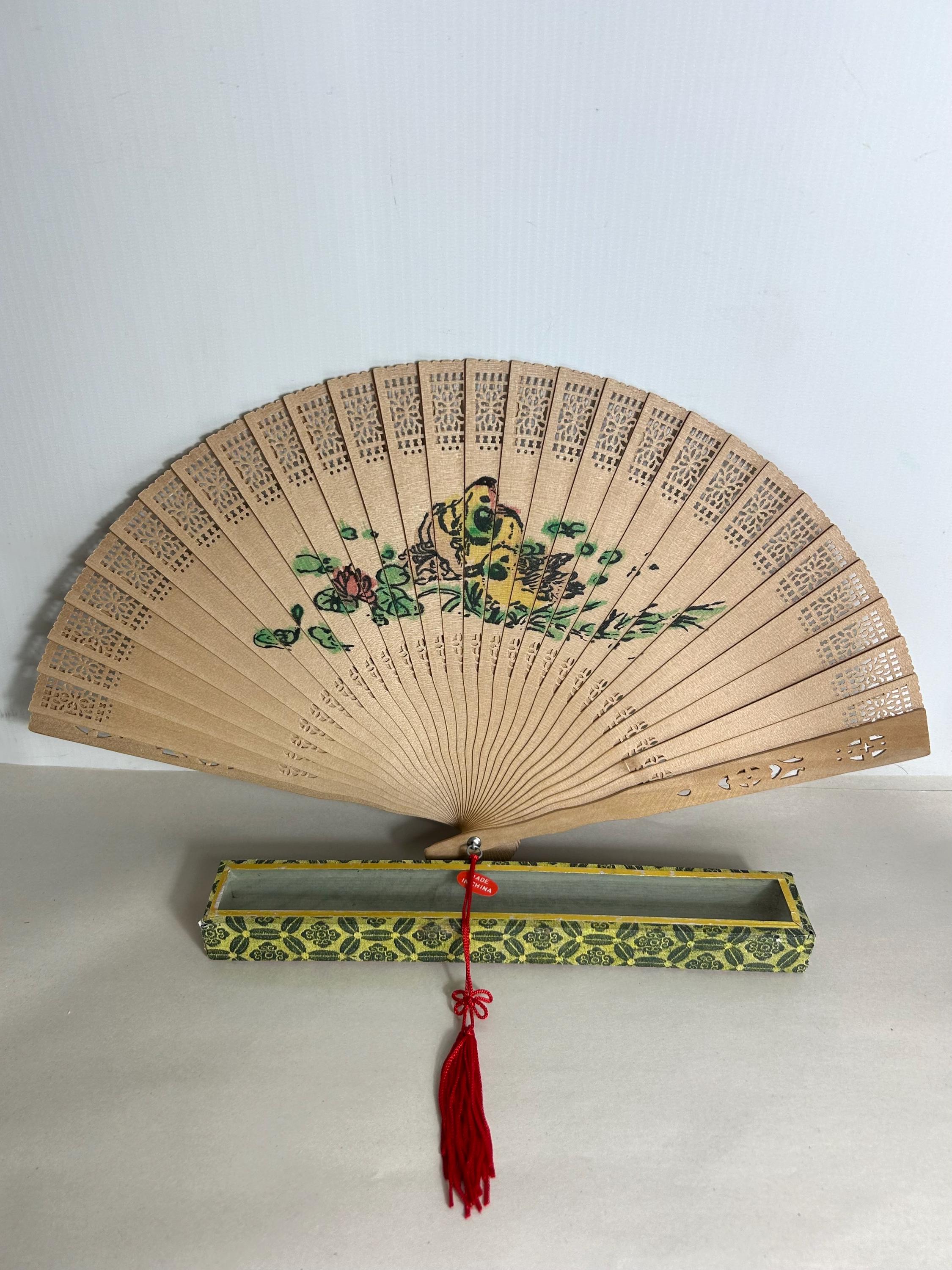 花柄デザイン 木製扇子 ヴィンテージ中国製木製扇子：花鳥の絵柄／風変わりな壁飾り - Etsy 日本