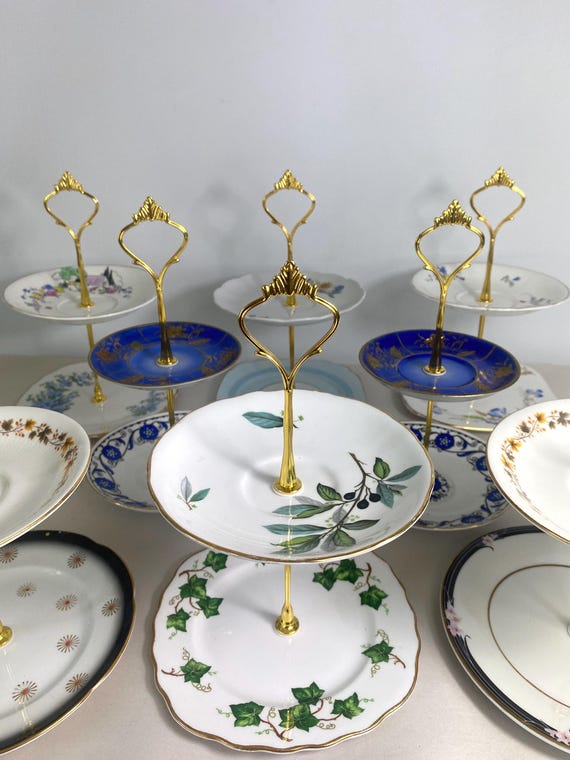 Présentoir à gâteau floral vintage fait main à 2 étages en porcelaine de Chine - France