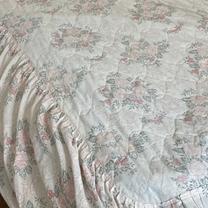 Vintage Quilt Vintage quilted bedspread White & Pink Floral bedspread Single quilted bedspread Twin bedspread GC image 4