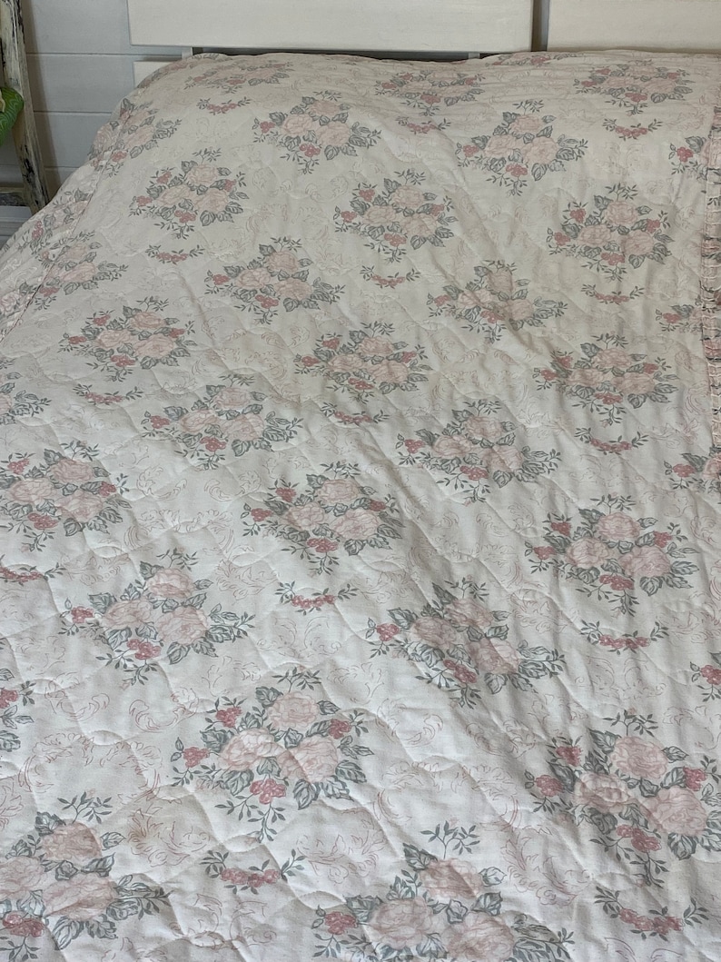Vintage Quilt Vintage quilted bedspread White & Pink Floral bedspread Single quilted bedspread Twin bedspread GC image 3