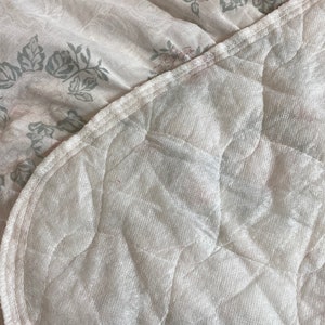 Vintage Quilt Vintage quilted bedspread White & Pink Floral bedspread Single quilted bedspread Twin bedspread GC image 7