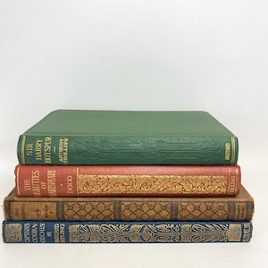 Bundel antieke boeken - oude boeken - decoratieve boekenset - vintage rekwisiet - boeken tentoonstellen - vintage bibliotheek - 4 kleurrijke oude boeken - GC