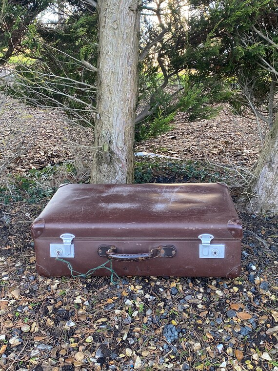 Vintage suitcase with key - Retro travel case - 1… - image 9
