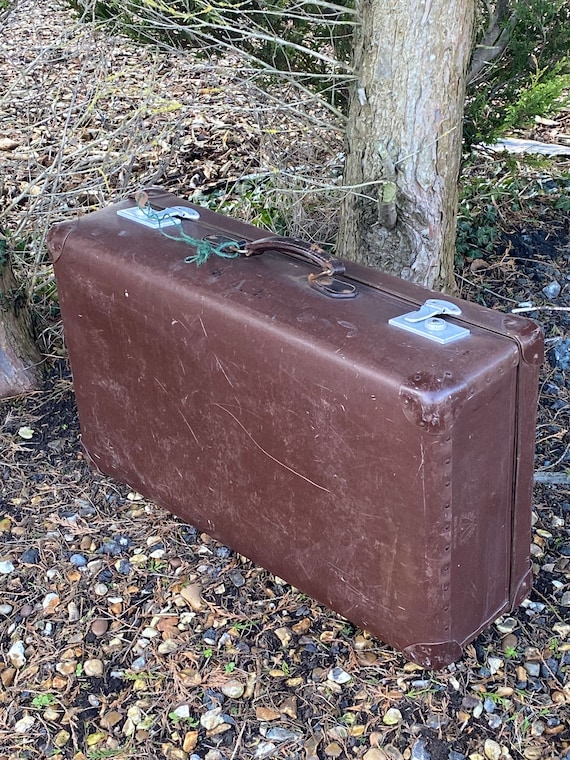 Vintage suitcase with key - Retro travel case - 1… - image 2