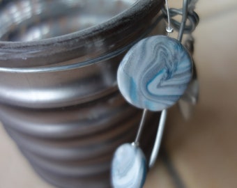 Filigree swirl bracelet in gray and light blue