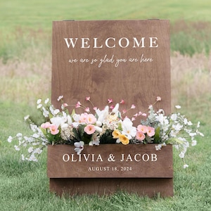 Flower Box Welcome Sign - Wedding Welcome Sign - Personalized Decor
