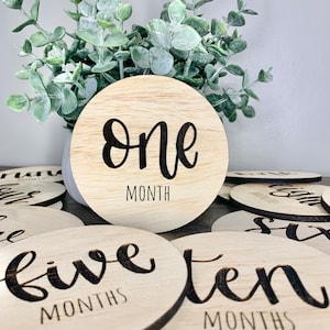 Baby Milestones, Wooden Milestone Marker Set, Monthly Milestone for Baby, Baby Shower Gift, Milestone Rounds, Photo Props for Babies, Discs