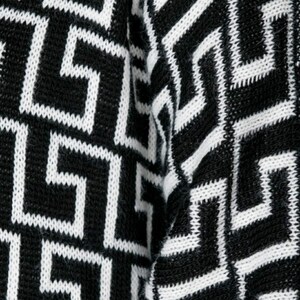 Cardigan à capuche géométrique noir et blanc image 4