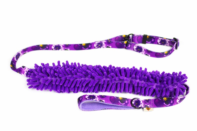 Competition leash for dogs Agility leash for sport dogs Dog lead Leash with tug toy Pansies + purple