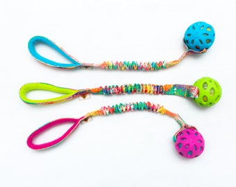 Crackle ball with colorful bungee handle - Durable dog toy - Tug toy