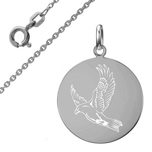 Könnte beinhalten: Silberkette mit einem runden Anhänger, der ein eingraviertes Design eines Vogels im Flug zeigt.