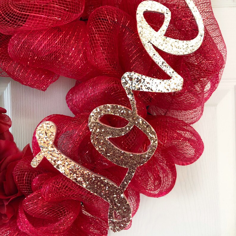 Red Deco Mesh and Rose Heart Shaped Wreath w Gold Glitter Love Sign for Valentine/'s Day