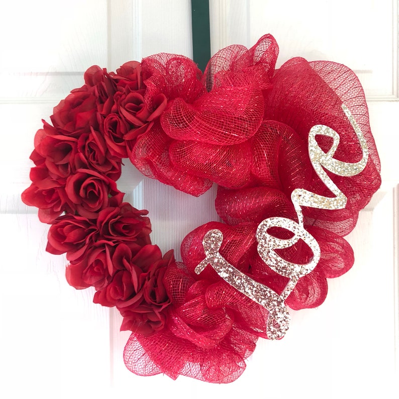Red Deco Mesh and Rose Heart Shaped Wreath w Gold Glitter Love Sign for Valentine/'s Day