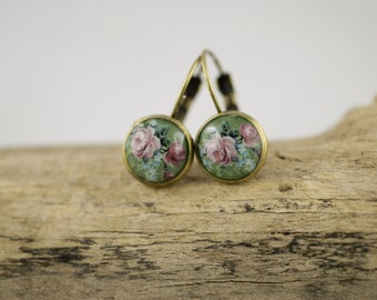 Boucles d’oreilles rose cabochon vert