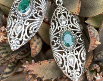 Beautiful filigree earrings from Morocco made of silver with glass stones