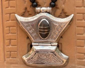 Special, very beautiful statement necklace of the Touareg from Niger, silver with ebony and glass beads