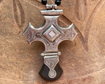 Particularly pretty statement necklace of the Touareg from Niger, silver with ebony and glass beads, Touareg cross