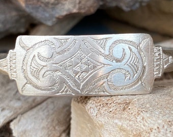 Heavy, beautifully engraved bangle from Mauritania, silver,