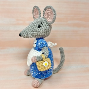 Modello PDF Topo Ratto Ragazza in un vestito, giocattolo lavorato all&#39;uncinetto, topo amigurumi, animale di peluche, bambola ratto, tutorial topo all&#39;uncinetto, per principianti