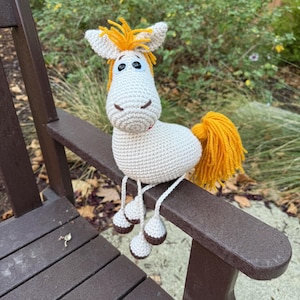 Häkel-Pferd Spielzeug-Muster: Amigurumi mit baumelnden Beinen (PDF-Muster)