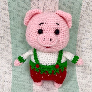 PATTERN Crochet Piglet Pig doll, Piggy toy handmade, mini pig, strawberry Pig, miniature Pig knitted, handheld pig, tutorial crochet pig image 2