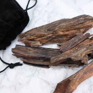 Birmese Agarwood Chips Natuurlijke Wilde Bakhoor Oud Wierook Brandende Kalmerende Ontspannende Geur Spirituele Meditatie Reiniging biologische bakhur