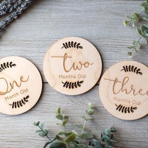 Tarjetas mensuales de madera para bebés