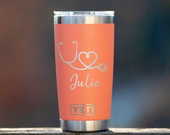 Bicchiere Yeti personalizzato con incisione laser: regalo per infermiere con stetoscopio a forma di cuore