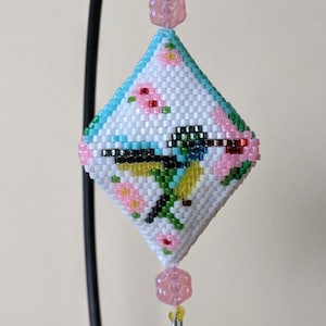 3D Peyote Pod &quot;Hummingbird&quot; Pattern 20 rows is a fun pattern to make. This is not for a beginner. This is an ADVANCED pattern.