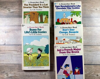 1972 "DOONESBURY"  GB Trudeau Set of 5 Paperbacks in Slipcase Vintage Books Pulitzer Prize American Humorist Cartoonist Comics Free Shipping