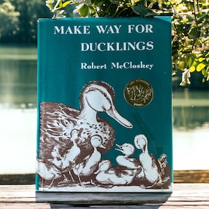 1969 &quot;Make Way for Ducklings&quot; Robert McCloskey Caldecott Medal Vintage Children&#39;s Book Hardcover Dust Jacket Illustrated FREE Shipping