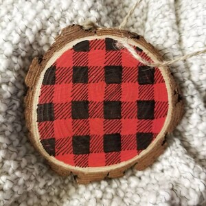 Hand painted buffalo plaid ornament, buffalo plaid wooden slice ornament, rustic ornament with buffalo plaid, woodland country Christmas