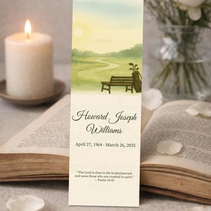 Puede incluir: Marcapáginas conmemorativo con una ilustración de acuarela de un campo de golf, un banco y palos de golf. Muestra el nombre "Howard Joseph Williams" y las fechas "27 de abril de 1964 - 26 de marzo de 2025", además de una cita del Salmo 34:18.