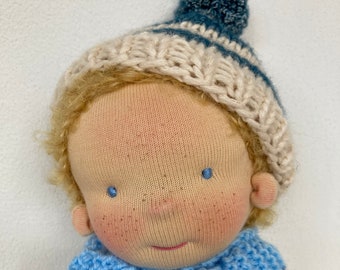 HENRY Puppe 38 cm 15“ handmade individuelle Stoffpuppe nach Waldorfart, blonde Haare, blaue Augen, Junge, Waldorf Steiner, Baby Gliederpuppe