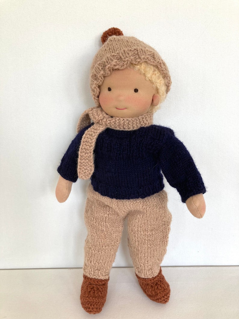 THEO Puppe 38 cm 15 anatomisch geformte Stoffpuppe nach Waldorfart, Junge, Lernpuppe, blonde Mohair Haare, braune Augen, Gliederpuppe Bild 2