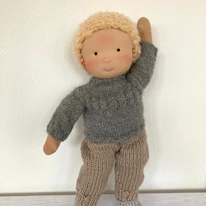 MATTIS Puppe 38 cm 15 Waldorfpuppe Junge, handgemacht aus Stoff, mit blonden Mohair Haaren, braunen Augen, Gliederpuppe, bio, nachhaltig Bild 5