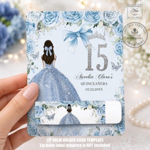 Puede incluir: Una plantilla de tarjeta para bálsamo labial en azul claro con una chica en vestido azul brillante, un lazo grande, tiara plateada y rosas. El texto dice 15, Aurelia Clara's QUINCEAÑERA y 03.23.20XX. Incluye un diseño de etiqueta a juego.