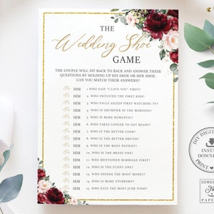 Puede incluir: Una tarjeta de juego de boda imprimible con borde dorado y detalles florales. La tarjeta presenta el título "The Wedding Shoe Game" y solicita que se relacionen las respuestas a preguntas sobre la pareja. Incluye un gráfico de "DIY Digital File".