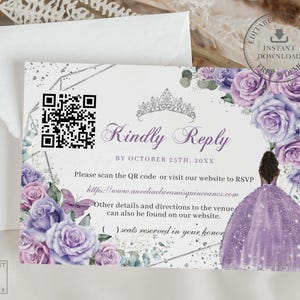 Puede incluir: Invitación de Quinceañera morada y plateada con un diseño floral, un código QR y el texto "Kindly Reply by October 25th, 20XX".
