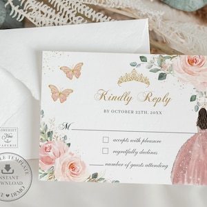 Blozen roze bloemen prinses vlinders Quinceañera RSVP kaart afdrukbare BEWERKBARE SJABLOON Kweepeer 15 Anos 16e verjaardag Instant Download QC7
