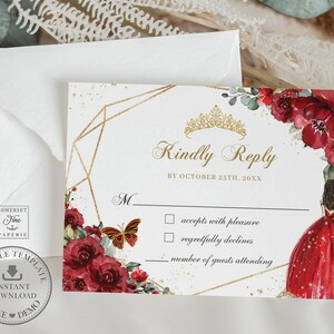 Pode incluir: Um cart&atilde;o RSVP branco com formas geom&eacute;tricas douradas e detalhes florais vermelhos. O cart&atilde;o tem uma coroa dourada e o texto "Kindly Reply by October 25th, 20XX". Existem duas caixas de sele&ccedil;&atilde;o para aceitar ou recusar o convite e uma linha para o n&uacute;mero de convidados que ir&atilde;o comparecer.