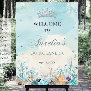 Könnte beinhalten: Ein Willkommens-Schild für eine Quinceañera, mit einem Aquarell-Hintergrund mit einer Krone, Muscheln und Seesternen. Das Schild lautet "Willkommen zu Aurelia's Quinceañera 09.08.20XX".