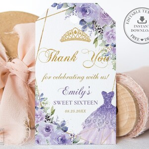 Op de afbeelding: Paarse en gouden bedankkaart met een bloemenmotief en een kroon. De kaart zegt "Bedankt voor het vieren met ons! Emily's Sweet Sixteen 08.25.20XX"