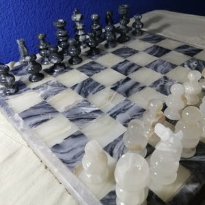 HERZLICH!!! Traditionelles Onyx Schach Set grau-weiß!!! BRETT BRETT 35 x 35 CM