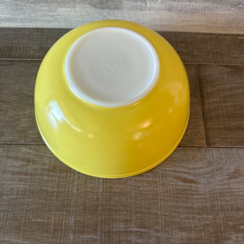 Vintage Pyrex Yellow Primary Nesting Mixing Bowl 404 4 QT Etsy