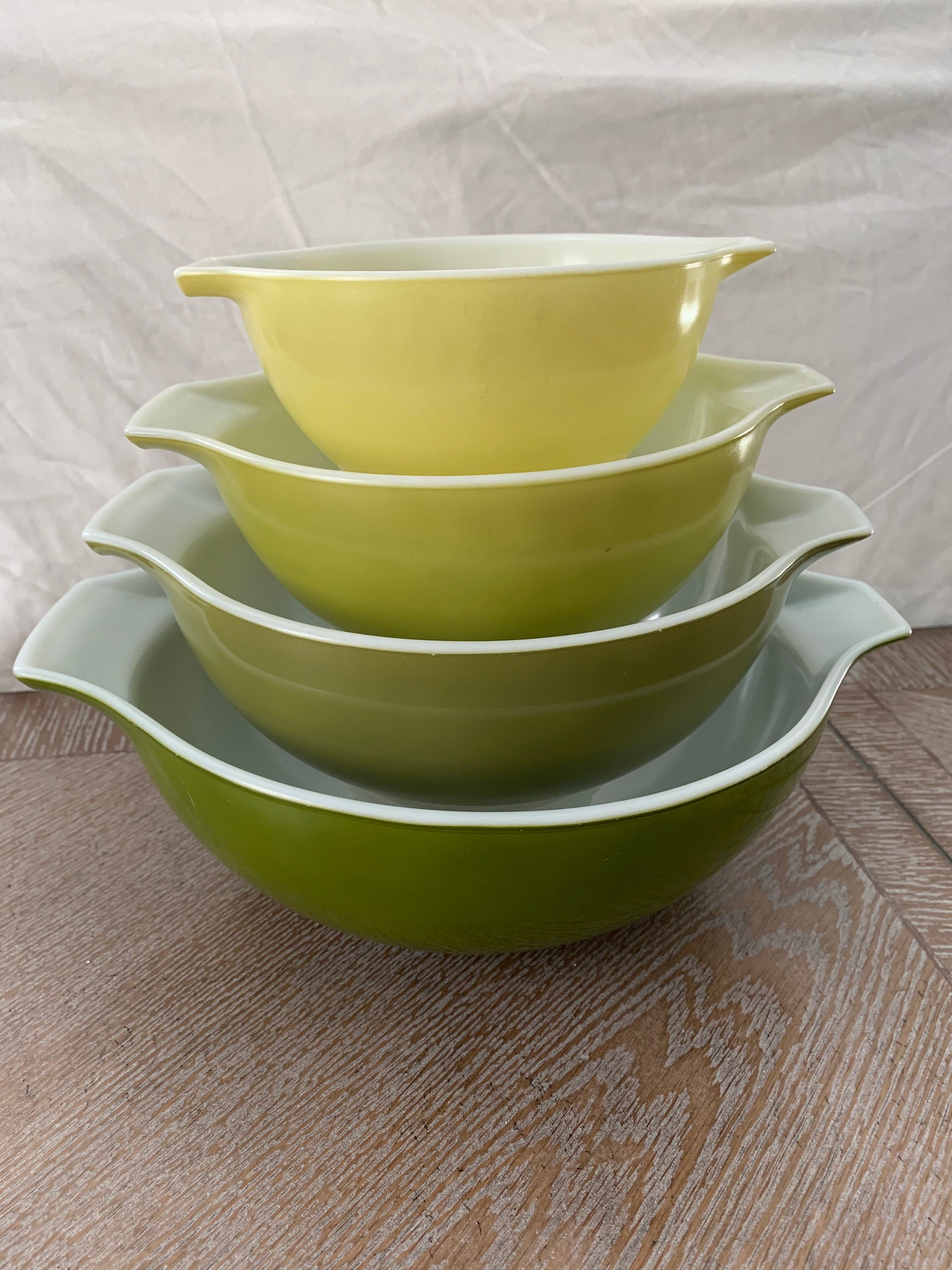 Set of 4 Pyrex Verde Cinderella Mixing Bowls/glass Bakeware/pyrex Green  Square Kitchen Accessories 