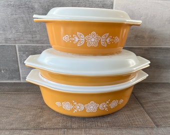 Vintage Pyrex Butterfly gold Casserole Dish With Lid 2.5 Qt  945, 1.5 qt 943 and divided dish 6pcs