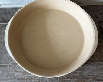 PAMPERED CHEF Family Traditions Beige circle Baker Stoneware deep dish pie plate 11” X 2.5”