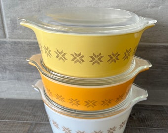Vintage Pyrex town and country casserole set 473, 472 and 471 with lid (6pcs)