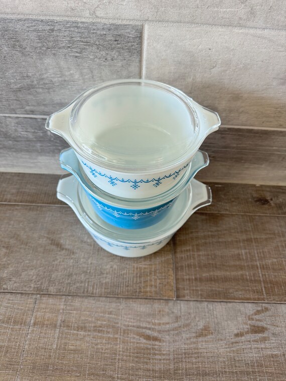 Vintage Pyrex Snowflake Garland Casserole Set 474, 473 and 472